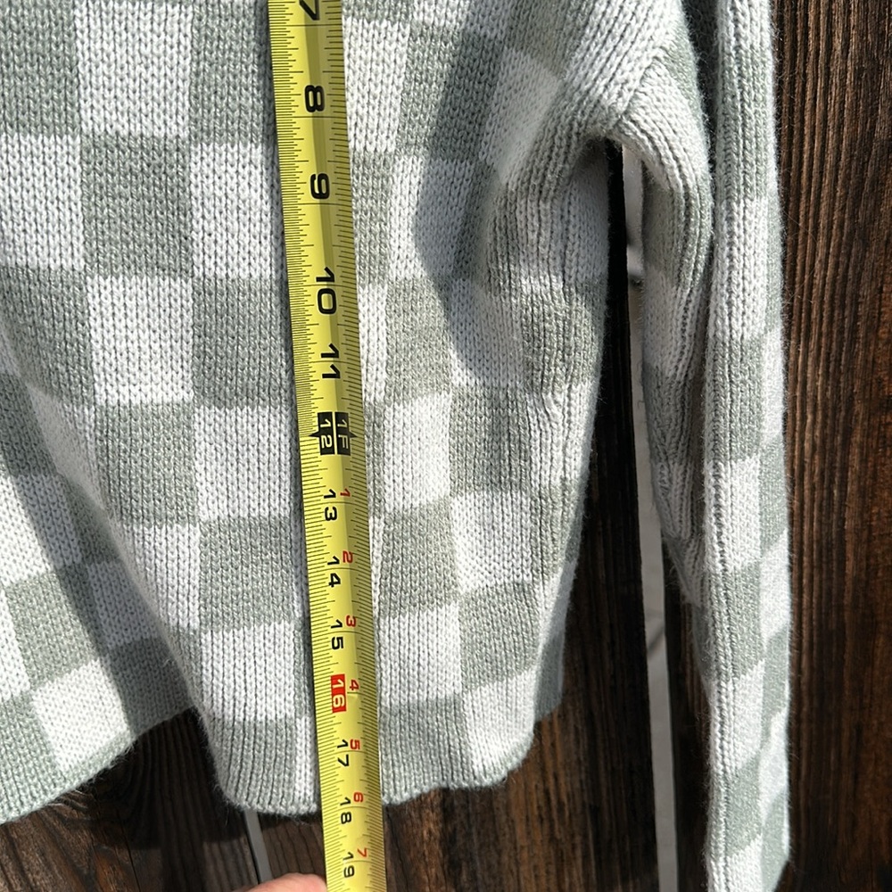 Cute Sweater - Moss green and off-white checkerboard. Shorter style - Picture 5 of 5